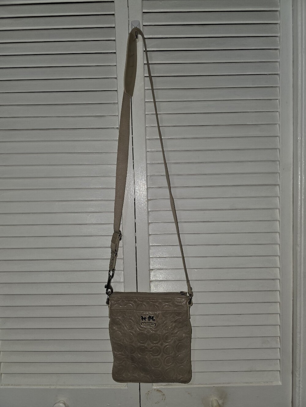 COACH METALLIC TAUPE CROSSBODY GUC